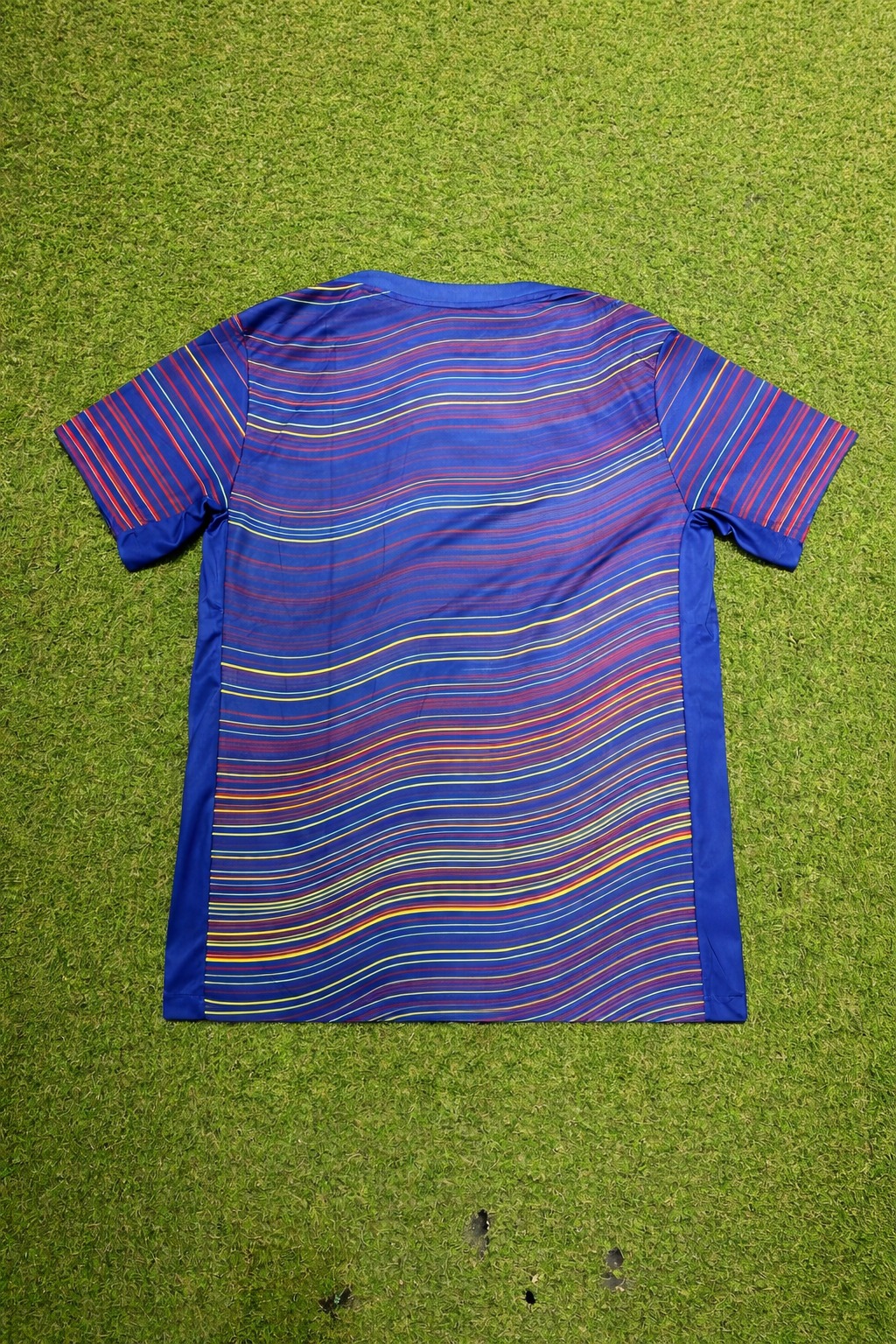 Camisa Barcelona Wave Azul Multicolor – Modelo Jogador